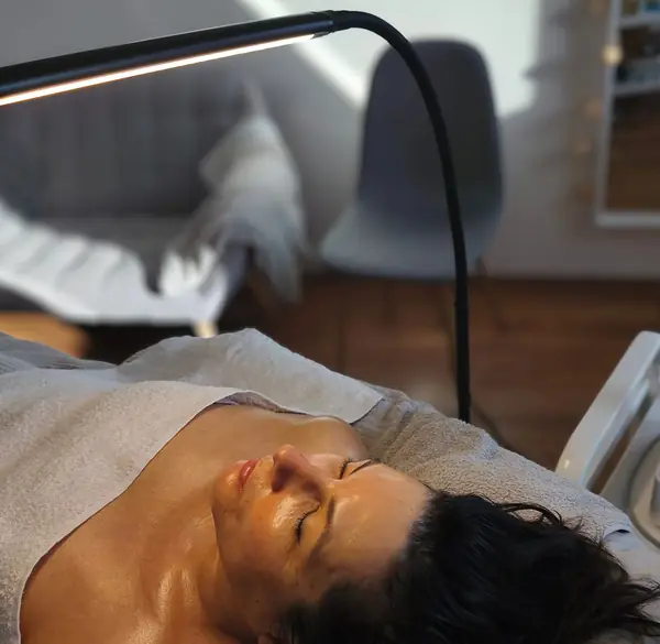 Relaxačná liftingová masáž tváre a dekoltu v Pezinku